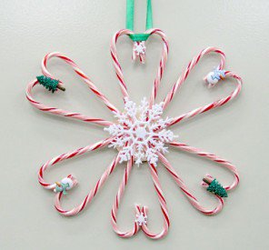 Candy Cane Wreath – 8 Days of “Crafts-mas”